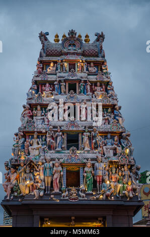 Die Sri Mariamman Tempel ist der älteste Hindutempel in Singapur. Es ist ein Agamische Tempel, in der Drawidischen Stil gebaut. Stockfoto