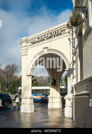 Die Vorhalle des historischen Angel Hotel in Cardiff, Wales. Stockfoto