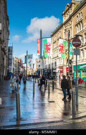 Eine Straßenszene in Cardiff City Centre Wales. Stockfoto
