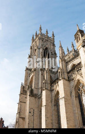 Türme von York Minster, offiziell als Kathedrale und Metropolitical Kirche St. Peter in New York bekannt. Stockfoto
