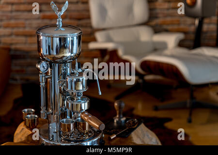 High End Espressomaschine - Barista zu Hause Stockfoto