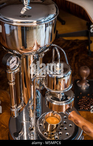 High End Espressomaschine - Barista zu Hause Stockfoto