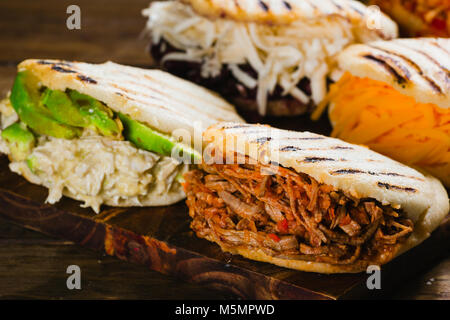 Verschiedene Arten von arepas, die typische venezolanischen Essen Stockfoto