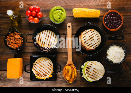 Verschiedene Arten von arepas, die typische venezolanischen Essen Stockfoto