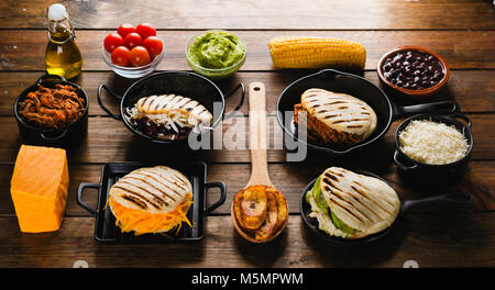 Verschiedene Arten von arepas, die typische venezolanischen Essen Stockfoto