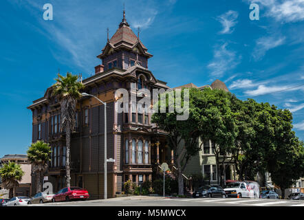 Das William Westerfeld Haus, in Fulton Street, mit Blick auf Alamo Square Park, in San Francisco, CA, USA. Stockfoto