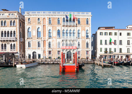 Ca Giustinian, dem Hauptsitz von La Biennale di Venezia, Canal Grande, San Marco, Venedig, Venetien, Italien, das die Ausstellungen organisiert für die Kunst, Stockfoto