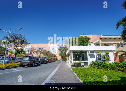 Manila, Philippinen - Feb 24, 2018: Bau der Alabang Town Center in Manila City Stockfoto