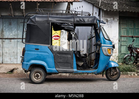 Tuktuk Taxis auf der Straße von Jaffna in Sri Lanka Stockfoto