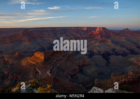 Grand Canyon National Park Shoshone Punkt Sonnenuntergang. Mit den letzten Strahlen der untergehenden Sonne, Nacht kommt am Grand Canyon. Stockfoto