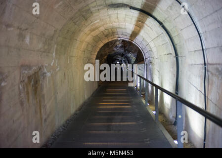 Tunnel unter dem Burgberg oder Schlossberg in Graz, Österreich Stockfoto