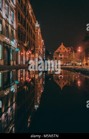 Nacht Reflexionen in Riga Stockfoto