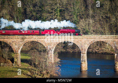 Die LMS-Jubiläum der Klasse 6 MT 4-6-0 Nr. 45699 Galatea Lokomotive kreuzt die Eden Lacy Viadukt an wenig Salkeld in Cumbria. Stockfoto