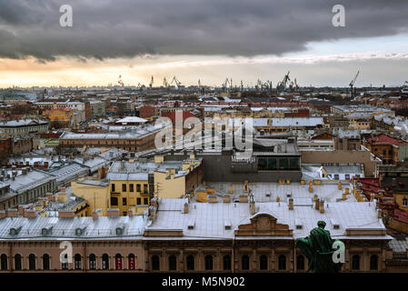 St. Petersburg, Russland - 11. November. 2013. Blick auf die Stadt von der St. Isaak Kathedrale Stockfoto