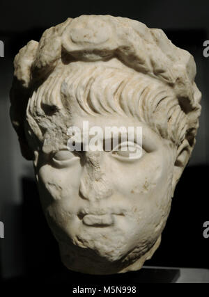 Nero (Nero Claudius Caesar Augustus Germanicus) (37-68). Römische Kaiser, letzte Vertreter der Patrizier. Büste des Kaisers mit einem Lorbeerkranz. 1. Jahrhundert. Marmor. Römisch-germanisches Museum. Köln. Deutschland. Stockfoto