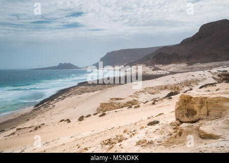 Freiheit, Weite, Einsamkeit und einsame Bucht auf der östlichen Küste der Insel Sao Vicente Kap Verde Stockfoto