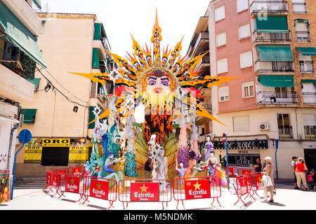 ALICANTE, Spanien - 24. JUNI 2012: eine Straße Marionette bonfire Skulptur für die freudenfeuer Festival der Marionetten am 24. Juni 2012 in Alicante, Spanien. Stockfoto