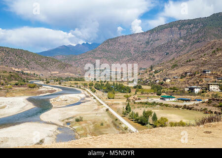 Thimpu, Bhutan. Landschaft zwischen Thimphu und Paro. Stockfoto