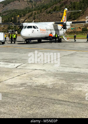 Paro, Bhutan. Drukair Flugzeuge am Flughafen Paro. Stockfoto