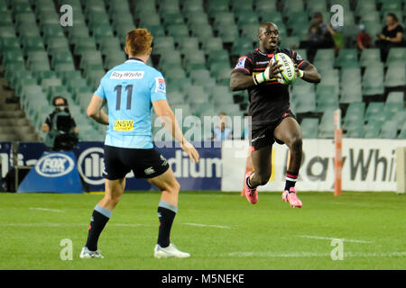 Sydney, Australien. 24 Feb, 2018. Raymond Rhule der Stormers fängt den Ball während des Super Rugby Runde 2 Übereinstimmung zwischen dem NSW Waratahs und die Südafrikanische Stormers bei Allianz Stadion am 24. Februar 2018 in Sydney, Australien Quelle: United Images/Pacific Press/Alamy leben Nachrichten Stockfoto