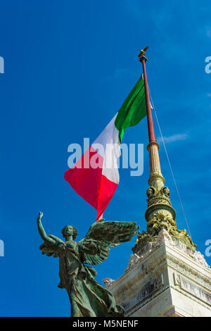 Blick auf das National Monument a Vittorio Emanuele II., Piazza Venezia in Rom, Italien. Stockfoto