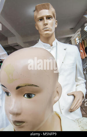 Cancun Mexiko, Mexikanisch, Yucatán-Halbinsel, Quintana Roo, Avenida Tankah, Kleidung, Bekleidung, Accessoires, Geschäft, Geschäfte, Unternehmen, Bezirk, Bekleidung, Fensterprodukte Stockfoto