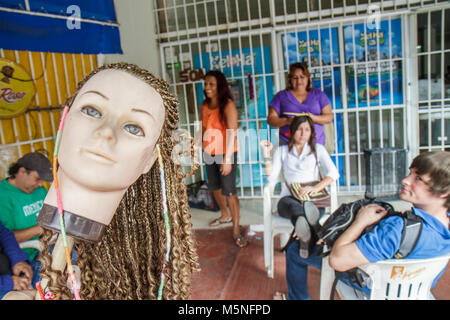 Cancun Mexiko, Mexikanisch, Yucatán-Halbinsel, Quintana Roo, Avenida Tankah, Wanderunternehmen, Haarflechten, Schaufensterpuppenkopf, Schönheit, Frisur, Frisur, Kornreihen, H Stockfoto