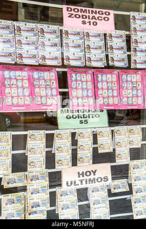 Cancun Mexiko, Mexikanisch, Avenida Tankah, Lottoschein, Schaufensterverkauf Chance, Glück, Glücksspiel, Glücksspiel, Preis, Zeichen, spanische Sprache, zweisprachig, Mex101214003 Stockfoto