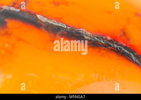 Makro Foto von orange Stein Textur mit dunklen Linie Stockfoto