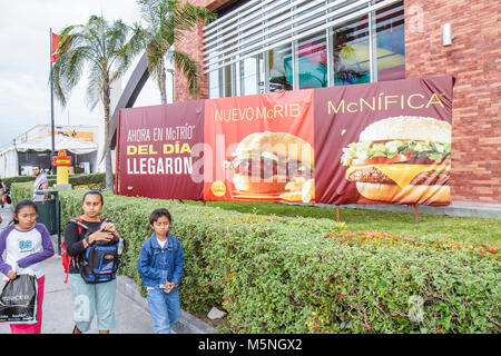 Cancun Mexico, Mexican, Yucatán Peninsula, Quintana Roo, Avenida Tulum, McDonald's, Burger, Hamburger, Franchise, globales Unternehmen, Fast Food, Franchise, Hamburger Stockfoto