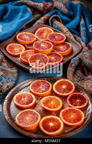 Platte von Ruby Red blood orange Scheiben Stockfoto