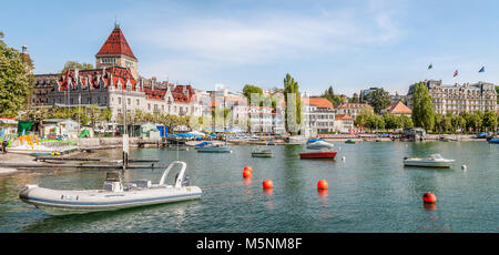 Marina und Château d'Ouchy im Hafen von Ouchy in Lausanne am Genfer See Stockfoto