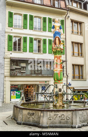 Brunnen der Justiz In Place De La Palaud, Altstadt Lausanne, Schweiz. Stockfoto