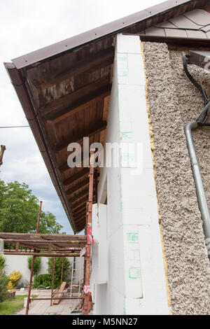 Gebäudedämmung - Closeup Fassade Polystyrol zu verankern. Stockfoto