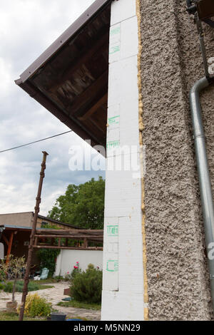 Gebäudedämmung - Closeup Fassade Polystyrol zu verankern. Stockfoto