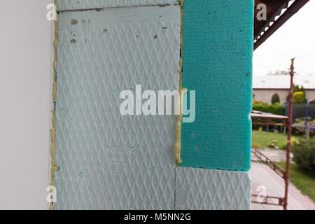 Gebäudedämmung - Closeup Fassade Polystyrol zu verankern. Stockfoto