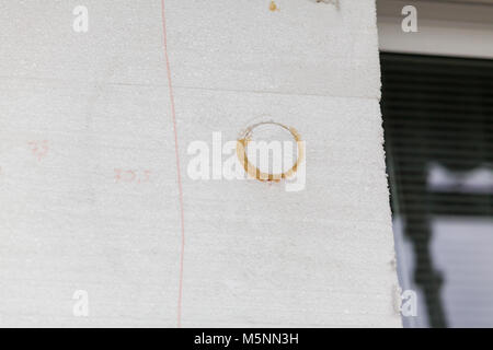 Gebäudedämmung - Closeup Fassade Polystyrol zu verankern. Stockfoto