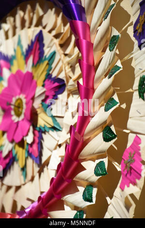 Details eines traditionellen Balinesischen bietet während einer Hochzeit verwendet Stockfoto