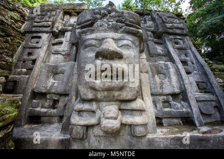 Mask Tempel in Belize Lamanai Maya Ruinen Stockfoto