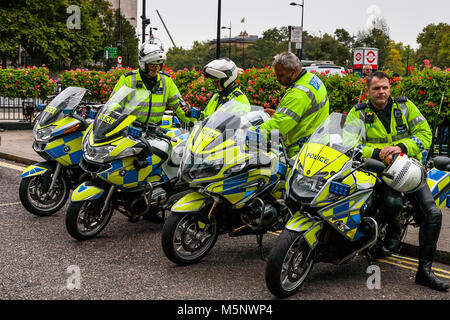 Polizei Motorradfahrer, London, England Stockfoto