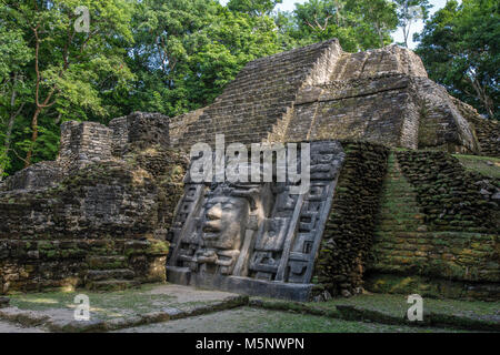 Mask Tempel in Belize Lamanai Maya Ruinen Stockfoto