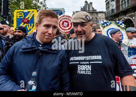 Der ehemalige britische Soldaten in die Fußball-Jungs Alliance (FLA) März in London gegen Extremismus, London, UK Stockfoto