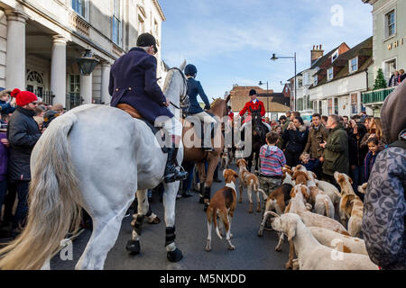 Die Rowan und Eridge Hunt's traditionellen Boxing Day treffen, High Street, Lewes, Sussex, UK Stockfoto