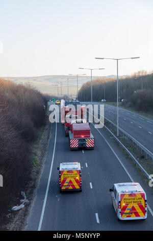 A27, Hove, East Sussex, UK, 25. Februar 2018; Elektrizität Transformator wird auf der Straße von Shoreham Port transportiert Montgomery. Last ist 78 Meter lang, 4,6 Meter breit und wiegt über 331 Tonnen. Credit: Ian Stewart/Alamy leben Nachrichten Stockfoto