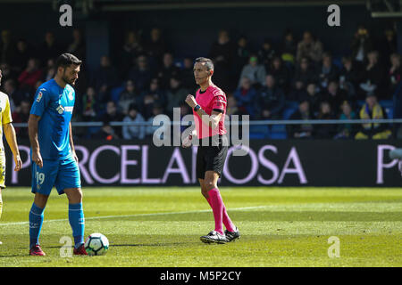 Villarreal, Spanien. 25 Feb, 2018. Jose Maria Sanchez matinez Schiedsrichter reagiert während der spanischen La Liga Santander Fußballspiel zwischen Villarreal CF gegen Getafe CF im La Ceramica Stadion am 25. Februar 2018. Credit: Gtres Información más Comuniación auf Linie, S.L./Alamy leben Nachrichten Stockfoto