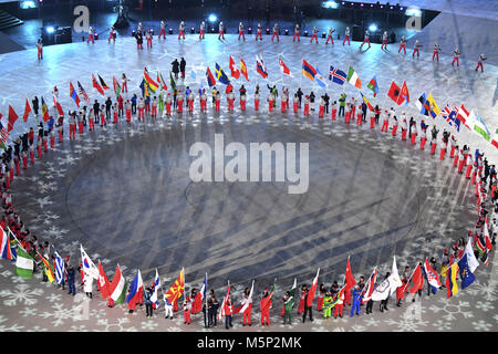 Pyeongchang, Südkorea. 25 Feb, 2018. Athleten, die an der Abschlussfeier der Olympischen Winterspiele 2018 in PyeongChang PyeongChang Olympiastadion, Pyeongchang, Südkorea, Jan. 25, 2018. Credit: Lan Hongguang/Xinhua/Alamy leben Nachrichten Stockfoto