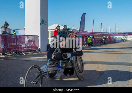 Tausende Läufer melden Sie den Brighton Hälfte 2018 Marathon. Athleten, amateur Läufer, und Kinder nahmen an der Veranstaltung teil. 25 Feb, 2018. Der Halbmarathon ist für das 28. Jahr laufen und ist sowohl ein wichtiges und Geldbeschaffungfall im Südosten der Britischen Credit: Matt Duckett/ImagesLive/ZUMA Draht/Alamy leben Nachrichten Stockfoto