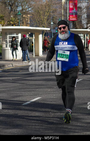 Tausende Läufer melden Sie den Brighton Hälfte 2018 Marathon. Athleten, amateur Läufer, und Kinder nahmen an der Veranstaltung teil. 25 Feb, 2018. Der Halbmarathon ist für das 28. Jahr laufen und ist sowohl ein wichtiges und Geldbeschaffungfall im Südosten der Britischen Credit: Matt Duckett/ImagesLive/ZUMA Draht/Alamy leben Nachrichten Stockfoto