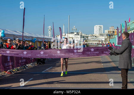 Tausende Läufer melden Sie den Brighton Hälfte 2018 Marathon. Athleten, amateur Läufer, und Kinder nahmen an der Veranstaltung teil. 25 Feb, 2018. Der Halbmarathon ist für das 28. Jahr laufen und ist sowohl ein wichtiges und Geldbeschaffungfall im Südosten der Britischen Credit: Matt Duckett/ImagesLive/ZUMA Draht/Alamy leben Nachrichten Stockfoto