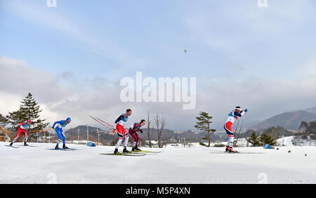 24 Febrzary 2018, Südkorea, Pyeongchang - Olympics, Langlauf, Herren 50 km Massenstart Klassisch, Alpensia Cross-Country-Zentrum: Die führende Gruppe auf der Route. Foto: Hendrik Schmidt/dpa-Zentralbild/dpa Stockfoto